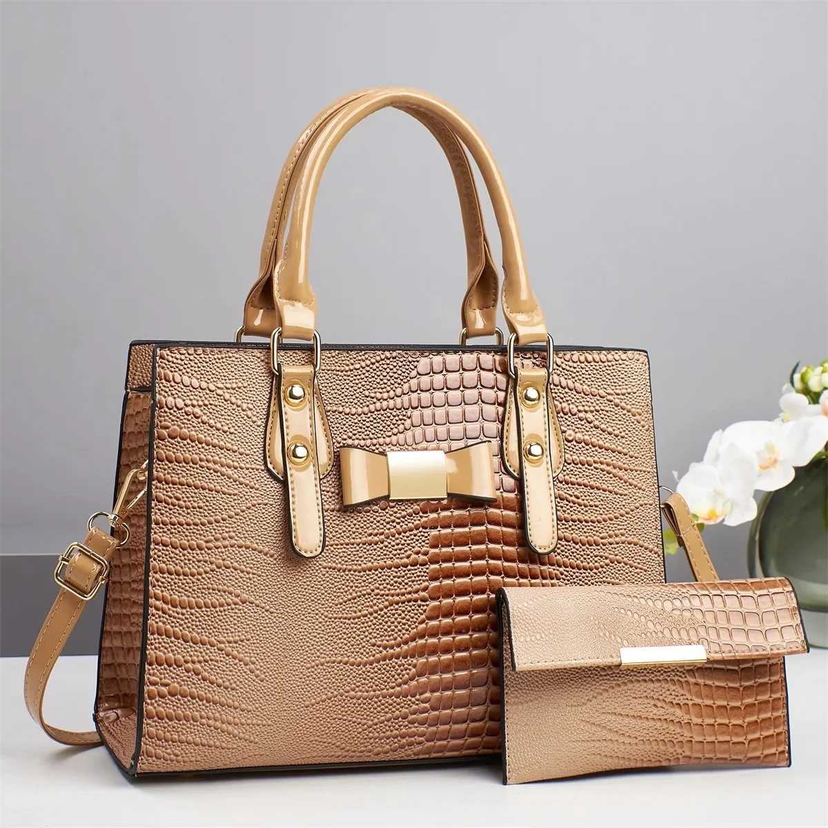 sac à main effet croco élégant